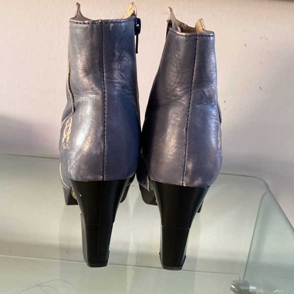 Like Smug Prophecy Boots - Picture 3 of 9